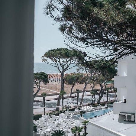 Hotel Luna Centrale Lignano Sabbiadoro Kültér fotó