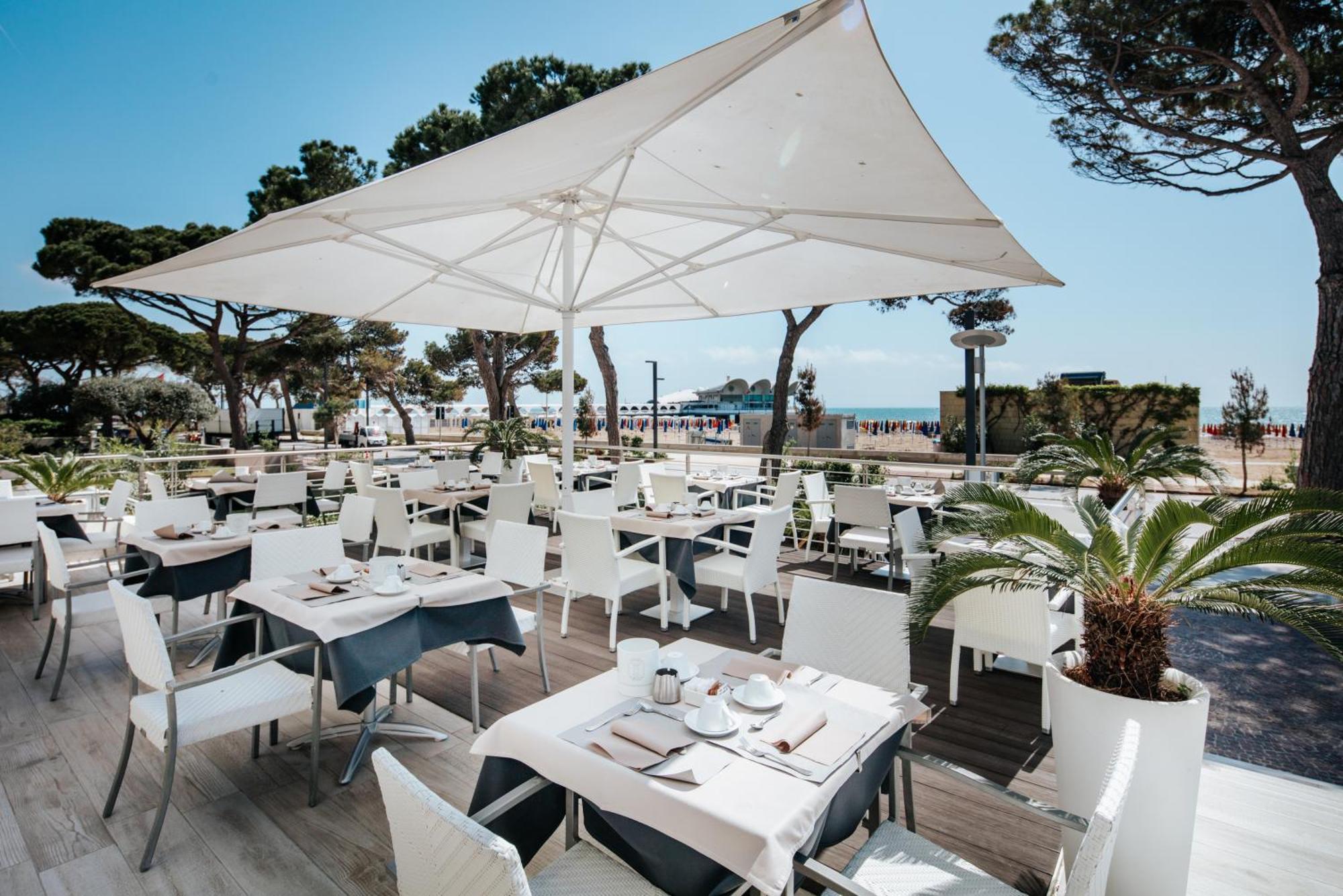 Hotel Luna Centrale Lignano Sabbiadoro Kültér fotó
