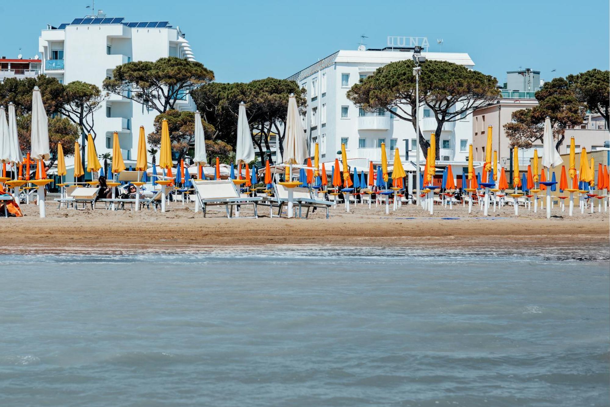 Hotel Luna Centrale Lignano Sabbiadoro Kültér fotó